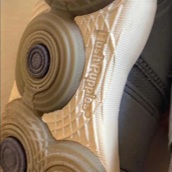 Hush puppies sneakers! Size 6 - Picture 3 of 4